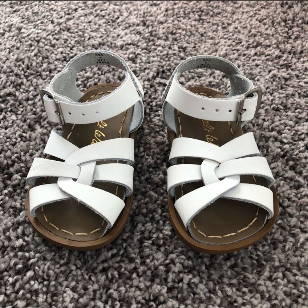 New salt water toddler sandals size 4